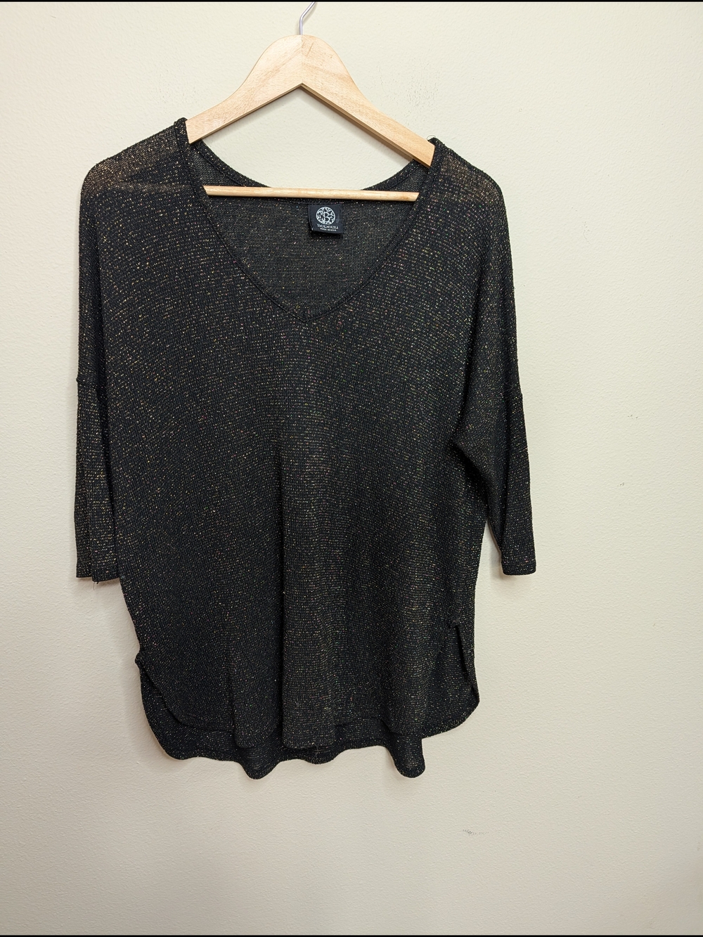 Bobeau M Black Gold Metallic Shimmer V-Neck Top 3/4 Sleeve‎